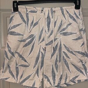 XS American Eagle AE 7" Flex Lived-In Trekker Shorts